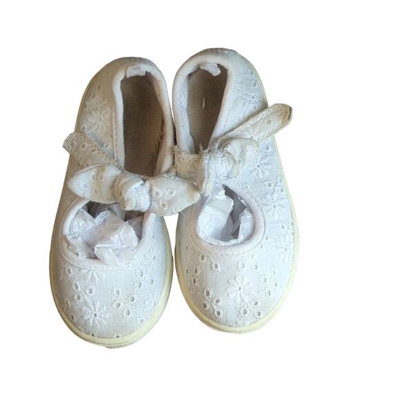 Carter's Eyelet Shoes - Picture 2 of 7